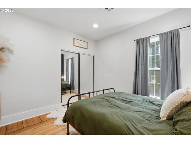 620 S WATER St, Silverton, OR 97381