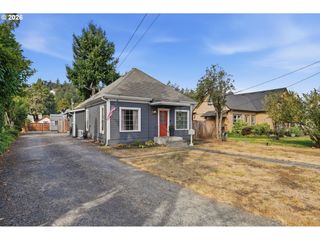 620 S WATER St, Silverton, OR 97381