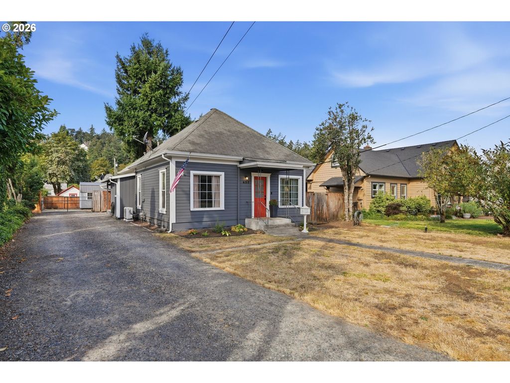 620 S WATER St, Silverton, OR 97381