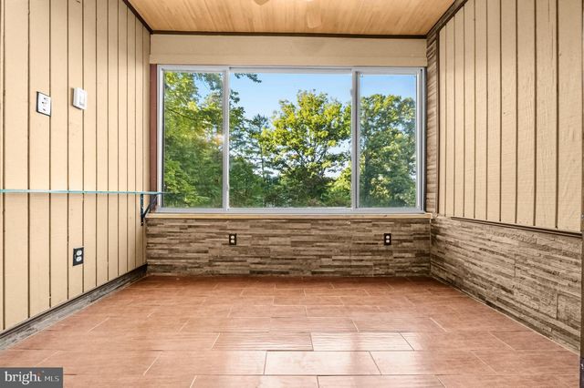 12635 OAKWOOD DR, Woodbridge, VA 22192