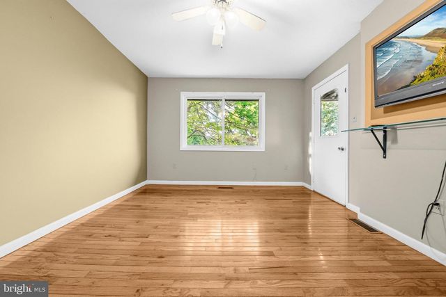 12635 OAKWOOD DR, Woodbridge, VA 22192