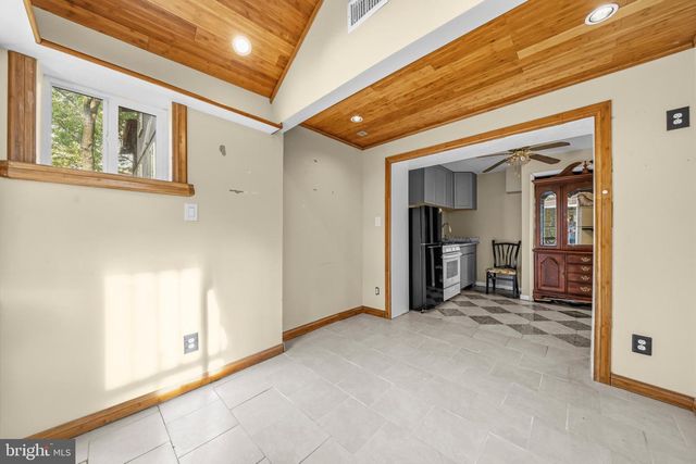 12635 OAKWOOD DR, Woodbridge, VA 22192