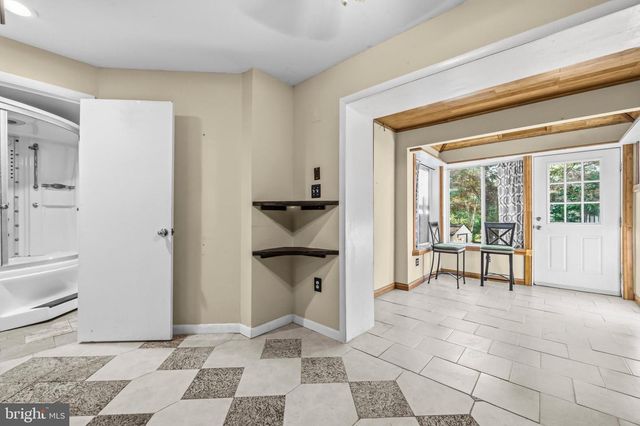 12635 OAKWOOD DR, Woodbridge, VA 22192