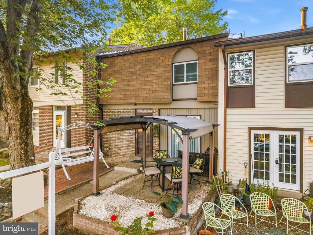 12635 OAKWOOD DR, Woodbridge, VA 22192