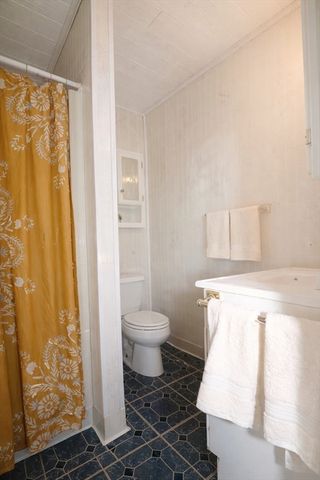 5 Crosby St, Webster, MA 01570