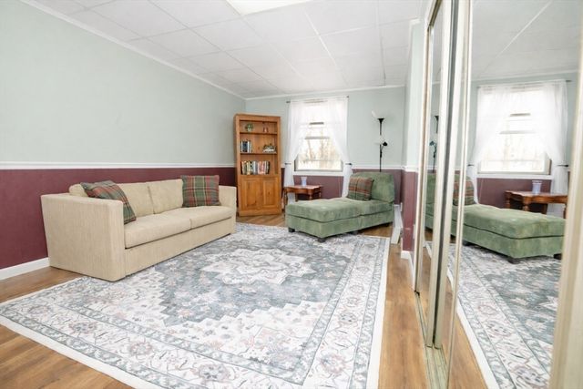 5 Crosby St, Webster, MA 01570