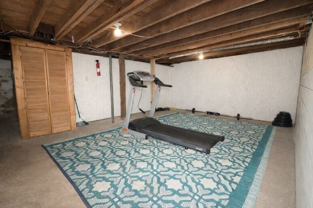 5 Crosby St, Webster, MA 01570