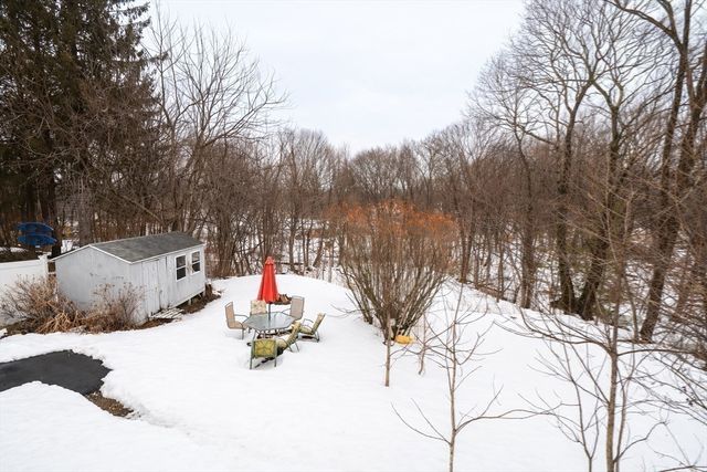 5 Crosby St, Webster, MA 01570