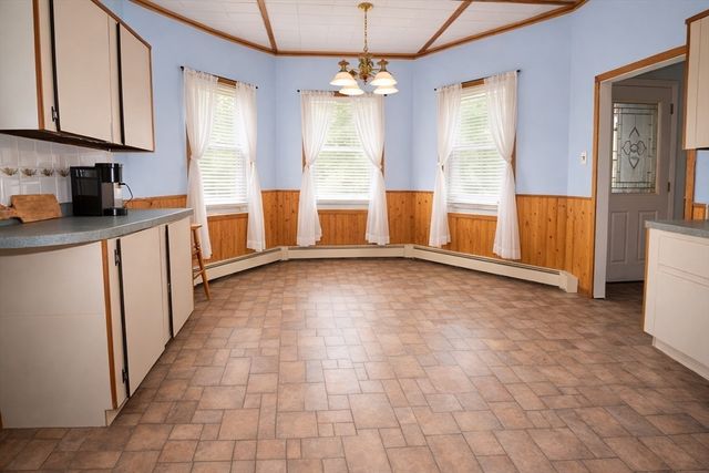 5 Crosby St, Webster, MA 01570