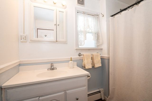 5 Crosby St, Webster, MA 01570