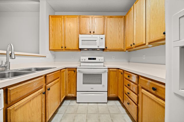 15399 Foliage Avenue 1204, Apple Valley, MN 55124