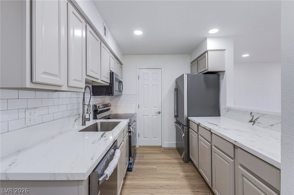 2451 North Rainbow Boulevard 2065, Las Vegas, NV 89108 — photo 2