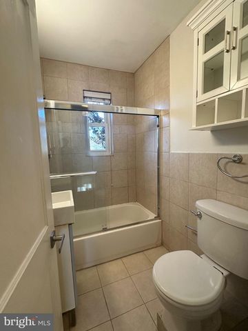128 35TH ST NE, Washington, DC 20019