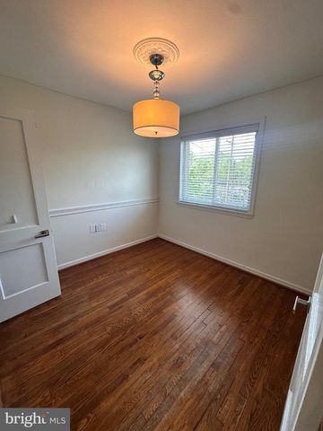 128 35TH ST NE, Washington, DC 20019