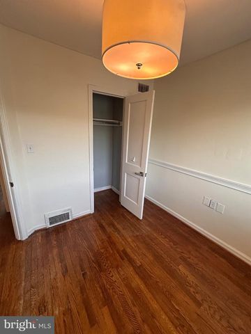 128 35TH ST NE, Washington, DC 20019