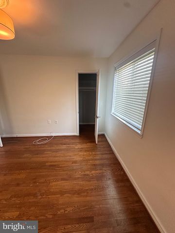 128 35TH ST NE, Washington, DC 20019