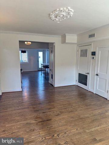 128 35TH ST NE, Washington, DC 20019