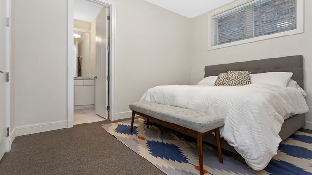 2812 N Mildred Avenue 1E, Chicago, IL 60657