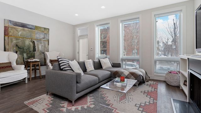 2812 N Mildred Avenue 1E, Chicago, IL 60657