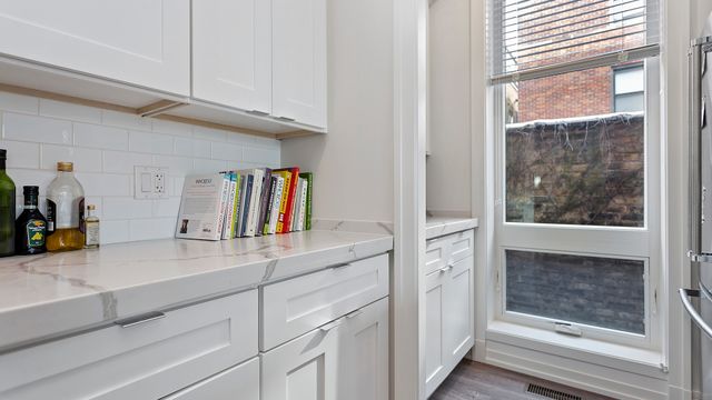 2812 N Mildred Avenue 1E, Chicago, IL 60657