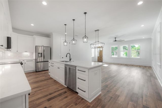 810 E FRIERSON AVENUE, Tampa, FL 33603