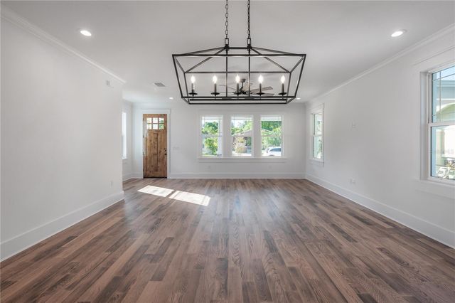 810 E FRIERSON AVENUE, Tampa, FL 33603