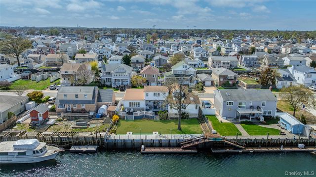165 Gordon Place, Freeport, NY 11520