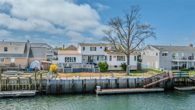 165 Gordon Place, Freeport, NY 11520