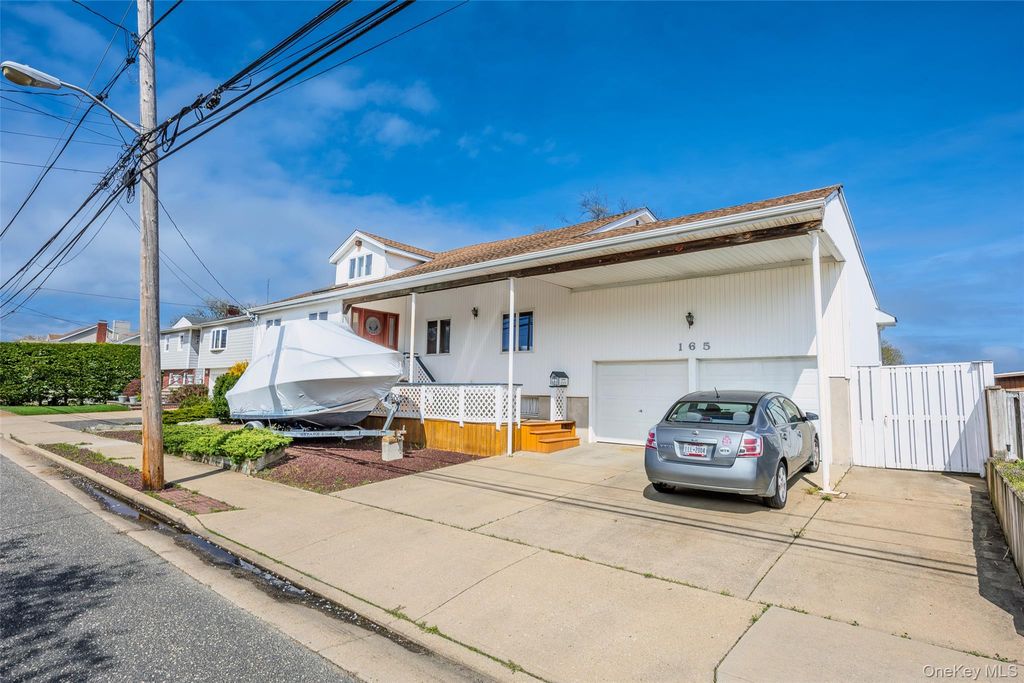 165 Gordon Place, Freeport, NY 11520