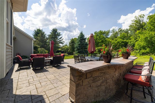 17 Trout Creek Run, Mendon, NY 14472