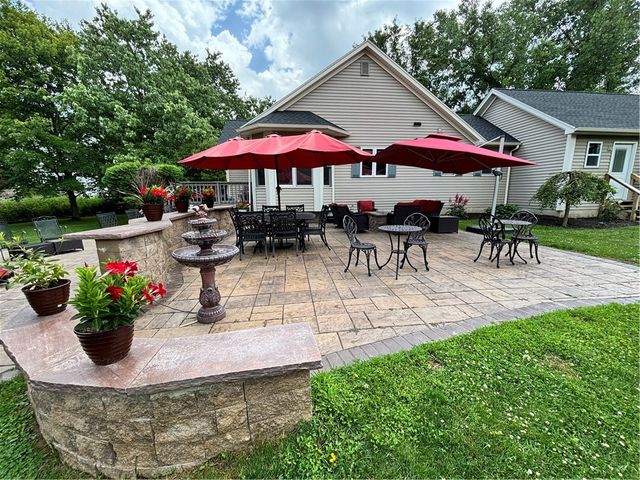 17 Trout Creek Run, Mendon, NY 14472