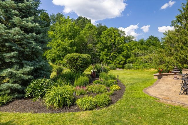17 Trout Creek Run, Mendon, NY 14472
