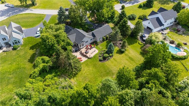 17 Trout Creek Run, Mendon, NY 14472