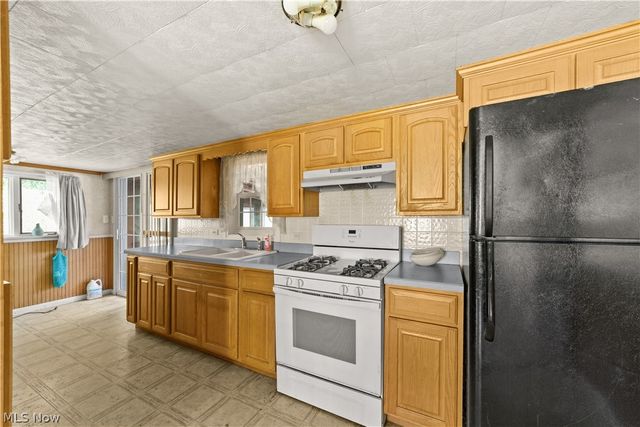41511 Hazelwood Street, Elyria, OH 44035