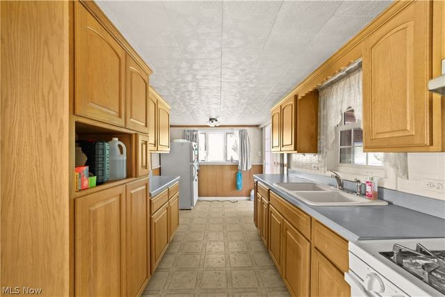 41511 Hazelwood Street, Elyria, OH 44035