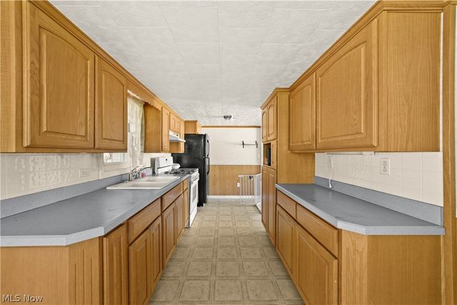 41511 Hazelwood Street, Elyria, OH 44035