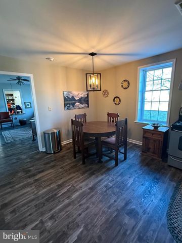 195 E YELLOWBREECHES RD, Carlisle, PA 17015