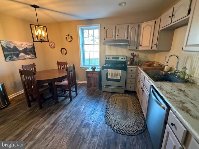 195 E YELLOWBREECHES RD, Carlisle, PA 17015