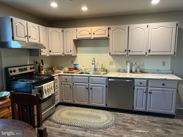 195 E YELLOWBREECHES RD, Carlisle, PA 17015