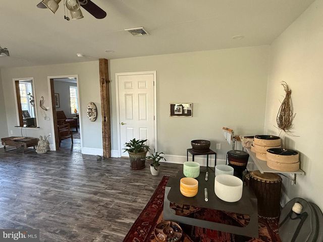 195 E YELLOWBREECHES RD, Carlisle, PA 17015