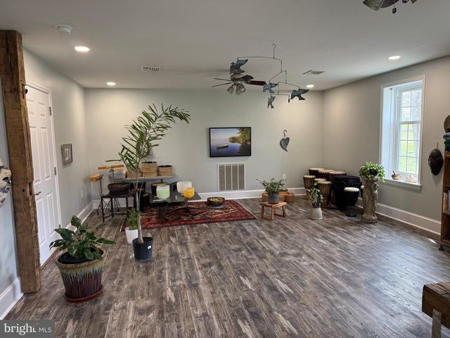 195 E YELLOWBREECHES RD, Carlisle, PA 17015