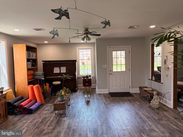 195 E YELLOWBREECHES RD, Carlisle, PA 17015