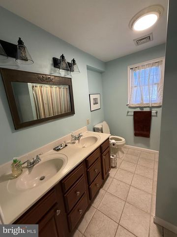 195 E YELLOWBREECHES RD, Carlisle, PA 17015
