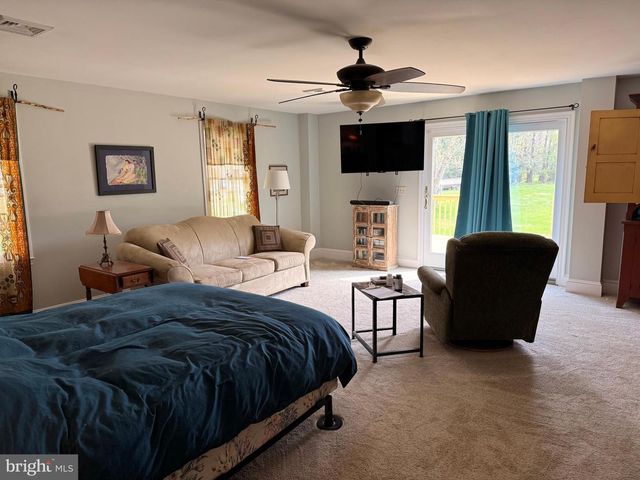 195 E YELLOWBREECHES RD, Carlisle, PA 17015