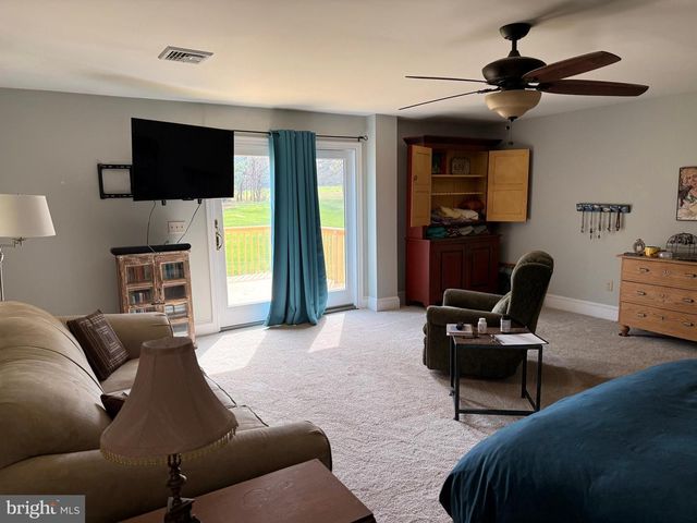 195 E YELLOWBREECHES RD, Carlisle, PA 17015