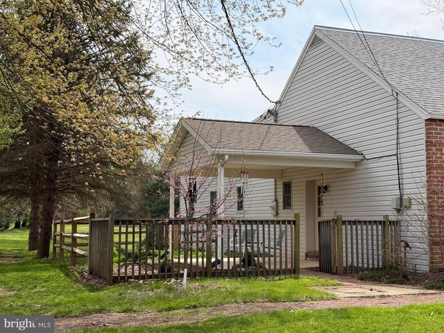 195 E YELLOWBREECHES RD, Carlisle, PA 17015