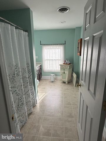 195 E YELLOWBREECHES RD, Carlisle, PA 17015