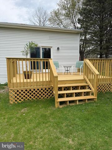 195 E YELLOWBREECHES RD, Carlisle, PA 17015