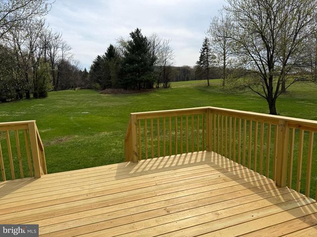 195 E YELLOWBREECHES RD, Carlisle, PA 17015