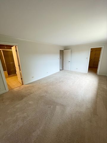 1655 Lake Cook Road 343, Highland Park, IL 60035